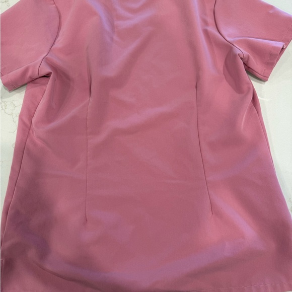 Figs Chalk Pink V-Neck Scrub Top size Small - Picture 5 of 5